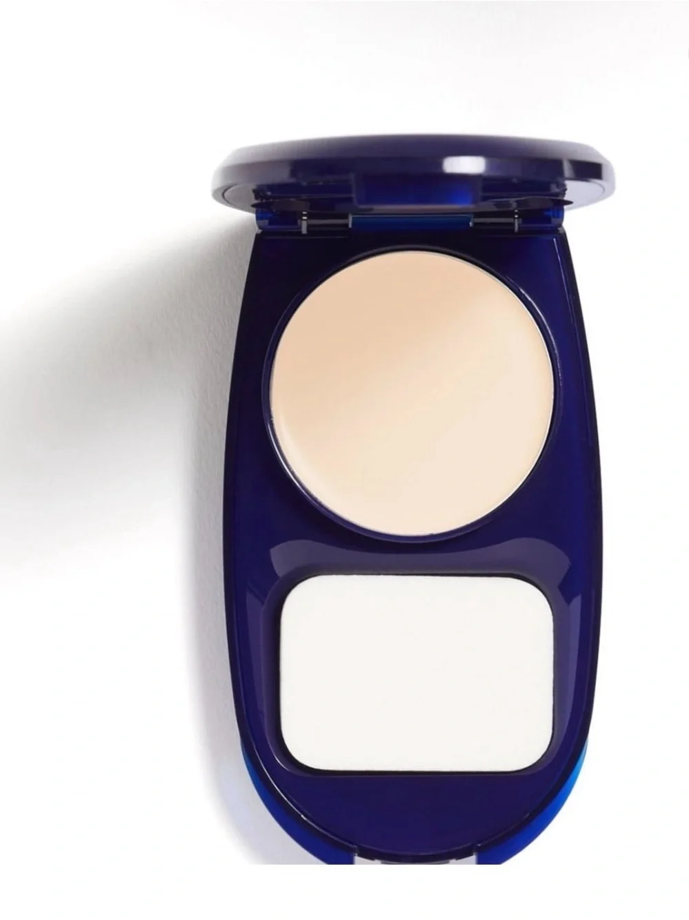 NWT COVERGIRL Aqua Smoothers Compact - Navy Blue- Color 720 Creamy Natural